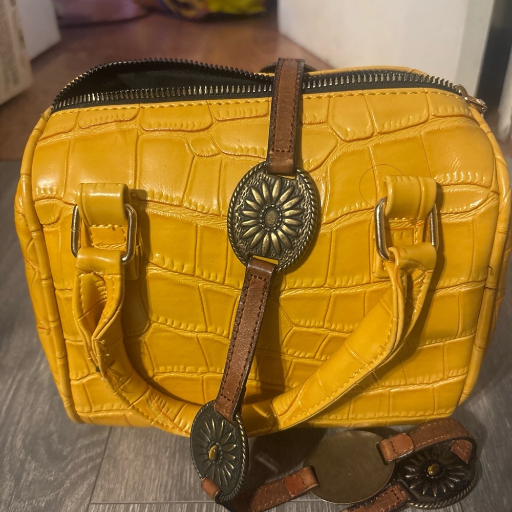 Yellow Croc‑Textured Shoulder Bag — Sunshine Boho Chic